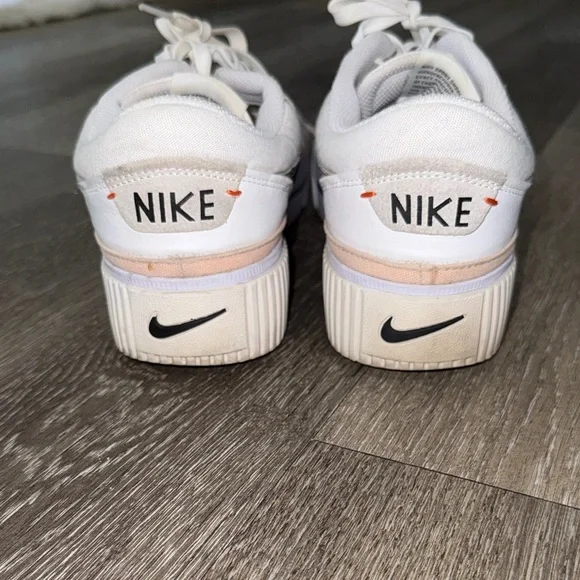 Nike White and Black Women's Sneakers - Picture 5 of 6